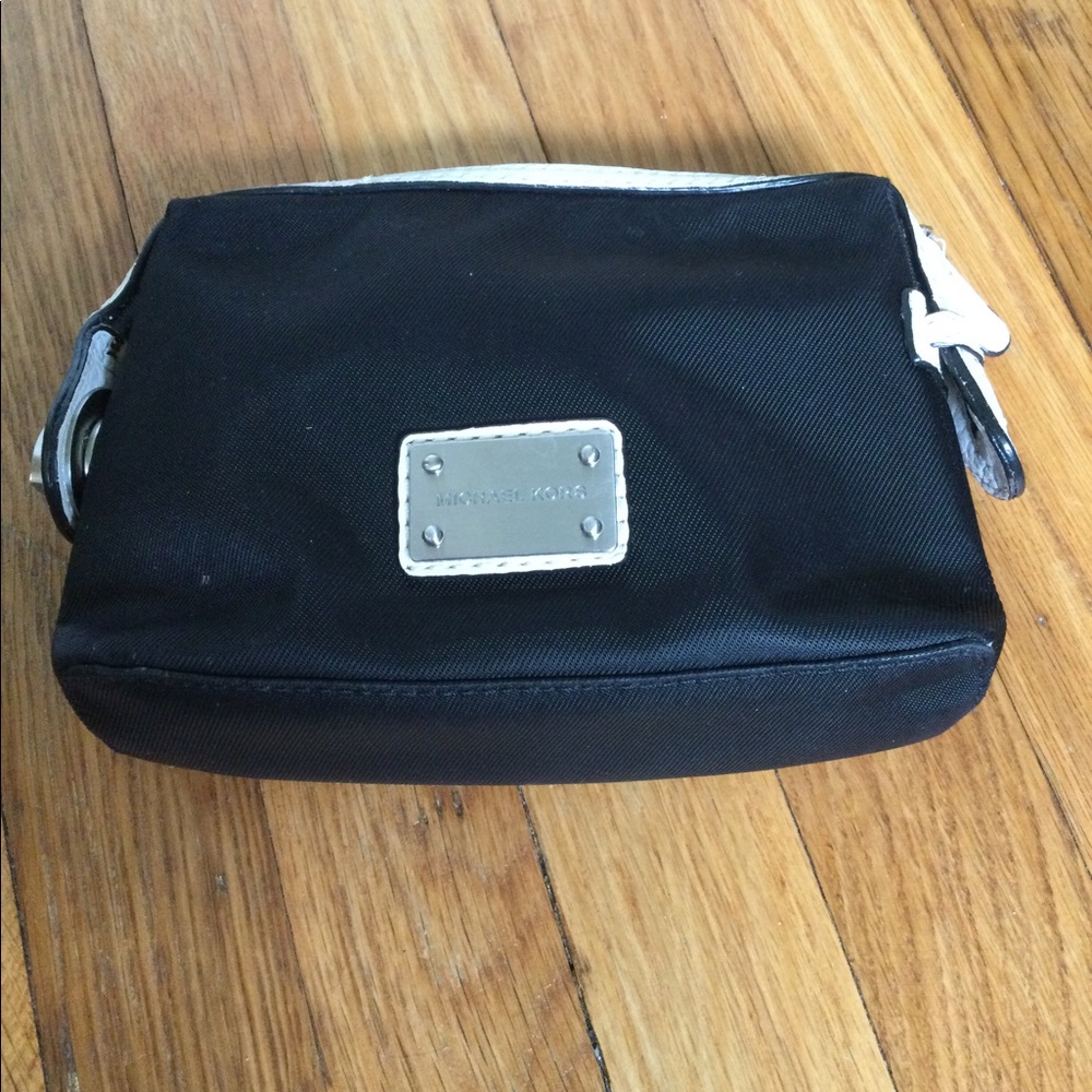 Black Michael Kors pouch - Picture 12 of 12